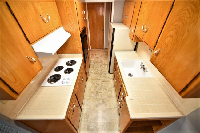 301 Lenox Ave Oakland, CA 94610 photo 4