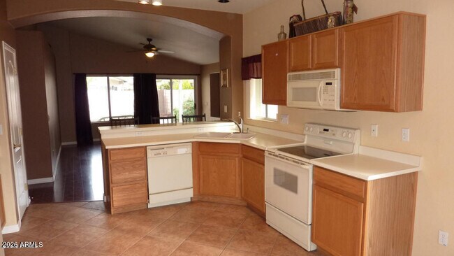 140 W Oxford Ln Gilbert, AZ 85233 photo 2