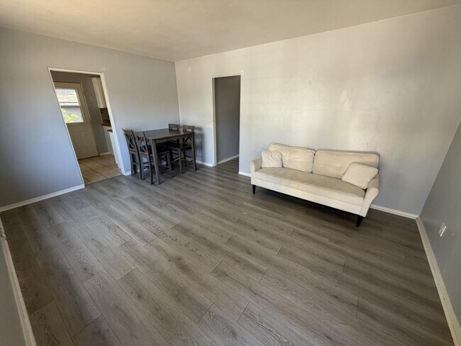 2943 Talbot St San Diego, CA 92106 photo 3