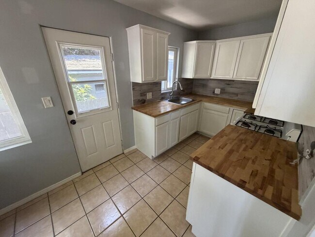 2943 Talbot St San Diego, CA 92106 photo 5
