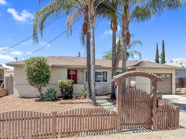 839 N Midway Dr Escondido, CA 92027 photo 2