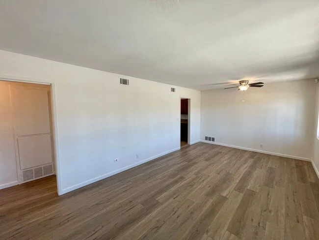 839 N Midway Dr Escondido, CA 92027 photo 4