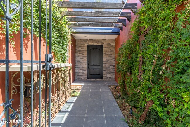 6282 E Pinchot Ave Scottsdale, AZ 85251 photo 3