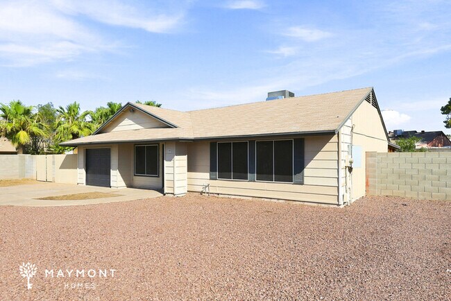 7132 W Mercer Ln photo 4
