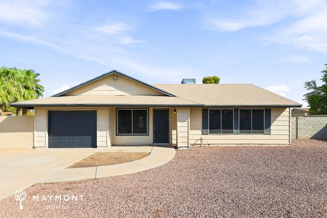 7132 W Mercer Ln photo 2