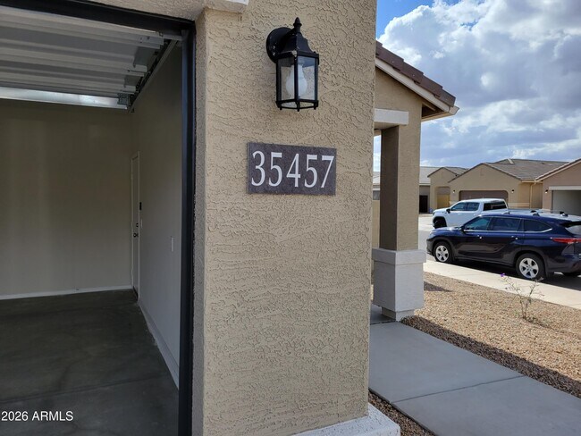 35457 W San Alvarez Ave photo 2