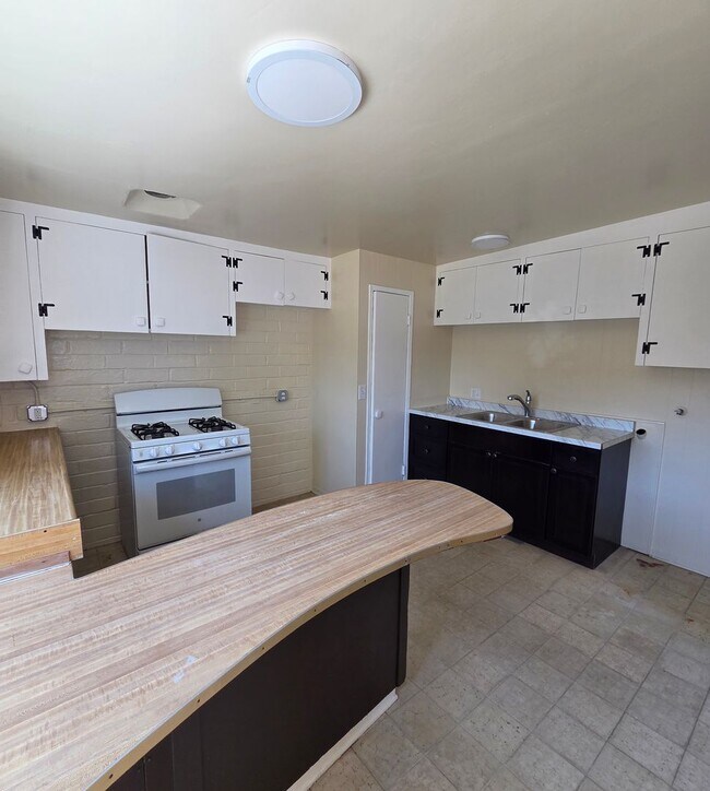 566-568 Emory St Imperial Beach, CA 91932