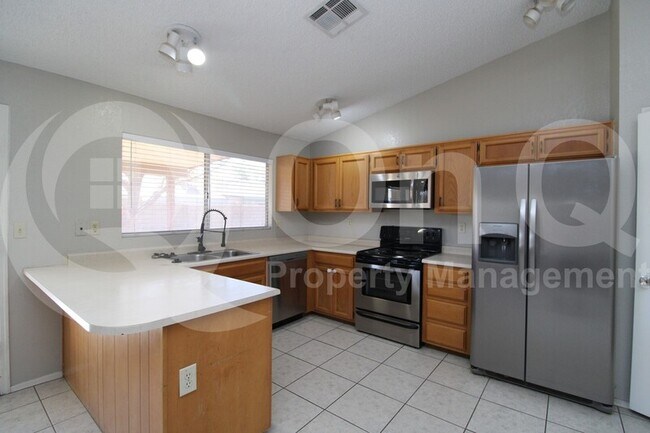 10243 N 65th Ave Glendale, AZ 85302 photo 3
