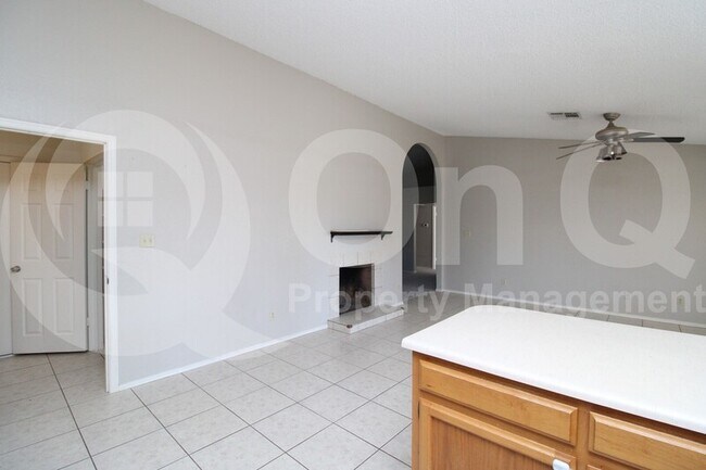 10243 N 65th Ave Glendale, AZ 85302 photo 5