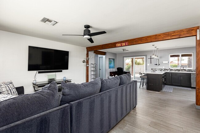 1624 S Parkside Dr Tempe, AZ 85281 photo 4