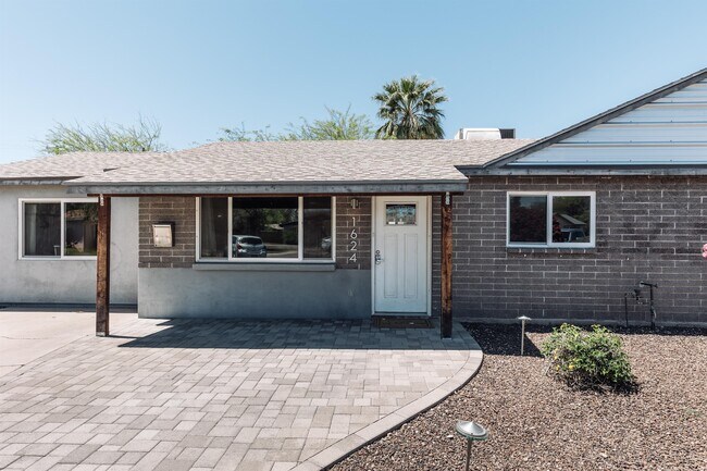 1624 S Parkside Dr Tempe, AZ 85281 photo 3