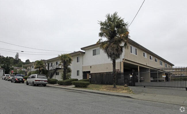 Four Seasons Apartments photo 3