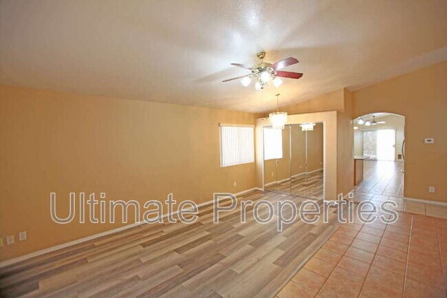13621 N 73rd Ave Peoria, AZ 85381 photo 4