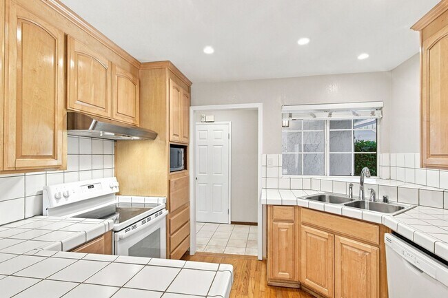 Centrally Located Single-family Home photo 5