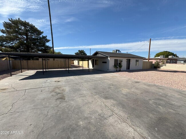 546 S Hobson photo 5