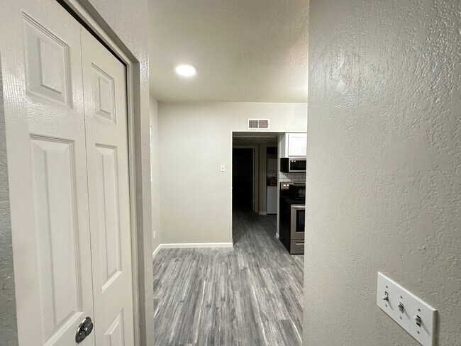 2814 E Kathleen Rd Phoenix, AZ 85032 photo 4