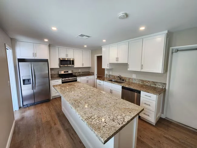 16598 Bernardo Oaks Dr San Diego, CA 92128 photo 2