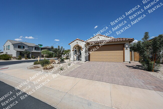 9046 W Luke Ave photo 4