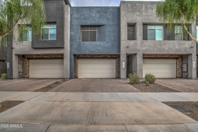 1979 W Desert Hollow Dr photo 4