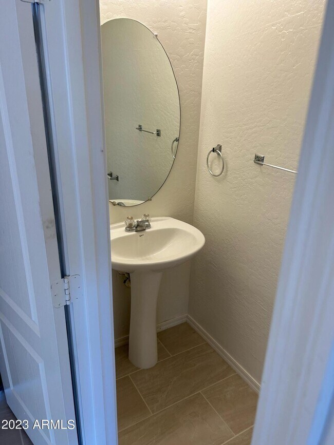 7032 W Lincoln St Peoria, AZ 85345 photo 4
