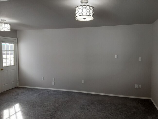 684 B St Martinez, CA 94553 photo 4