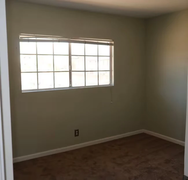 440 W Citracado Pkwy Escondido, CA 92025 photo 4