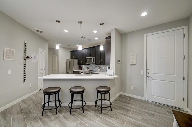 2511 W Queen Creek Rd Chandler, AZ 85248 photo 4