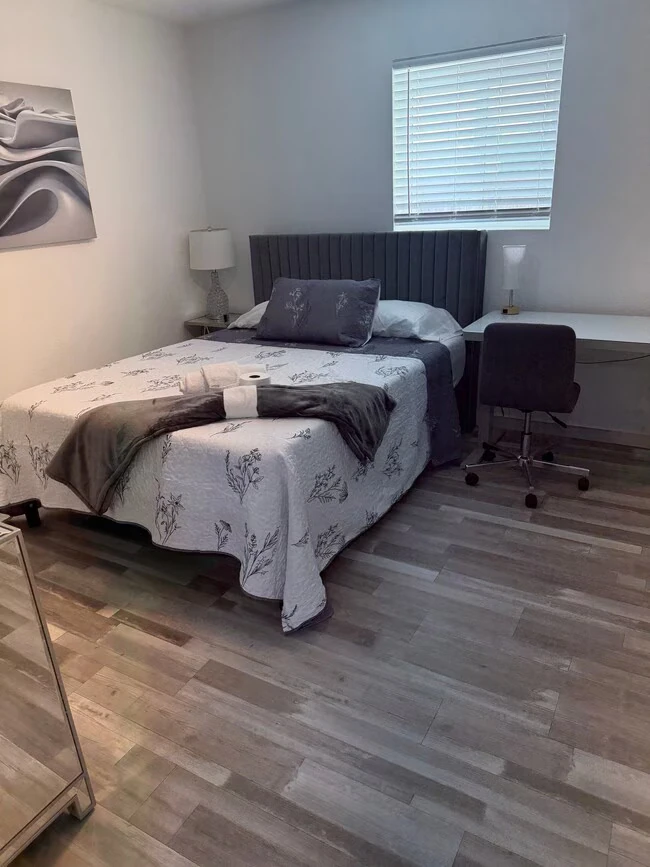 3539 W Orange Dr Phoenix, AZ 85019 photo 5
