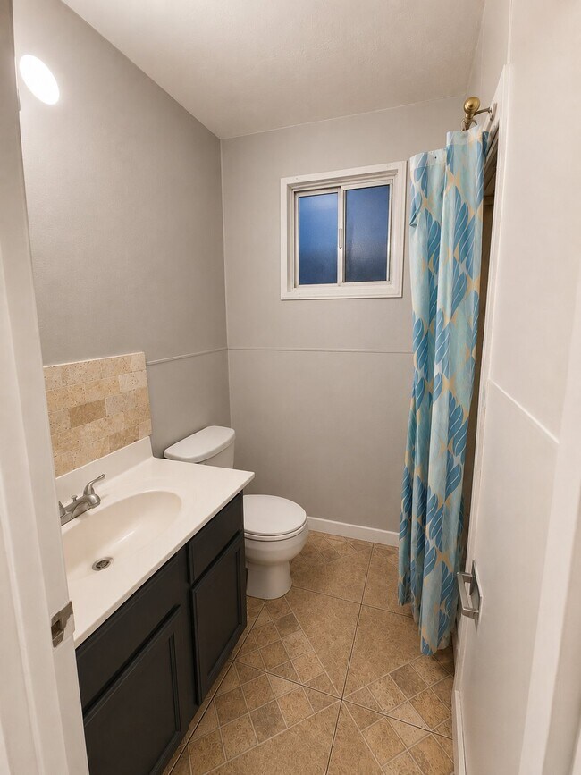 6402 W Devonshire Ave Phoenix, AZ 85033 photo 5