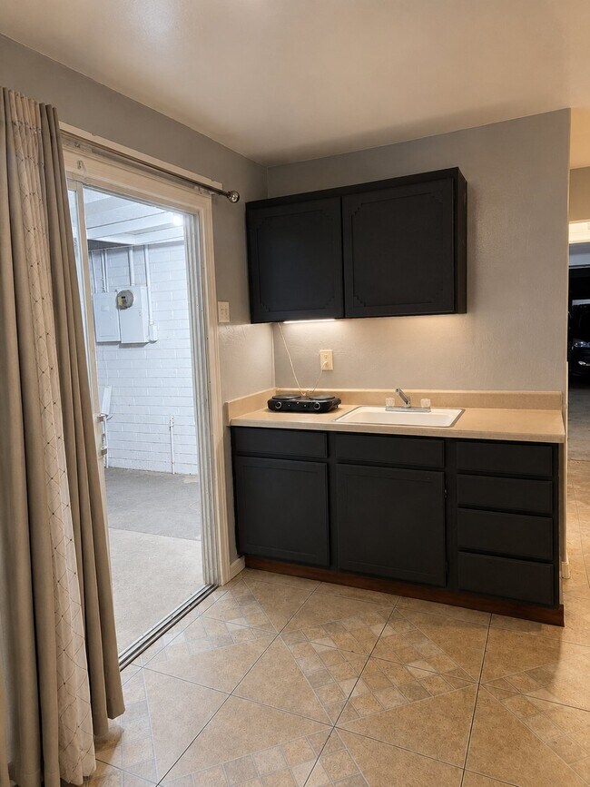6402 W Devonshire Ave Phoenix, AZ 85033 photo 3
