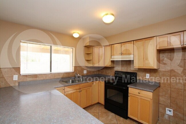 5644 S 44th Pl Phoenix, AZ 85040 photo 2