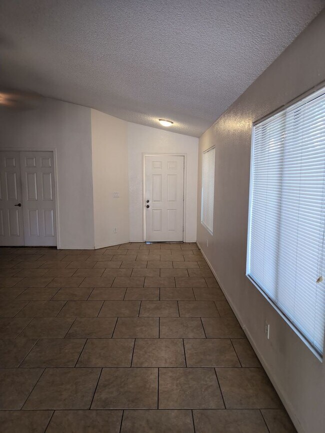73 S Cypress Ct Chandler, AZ 85226 photo 3