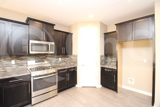21950 N 100th Ave Peoria, AZ 85383 photo 2