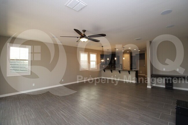 21950 N 100th Ave Peoria, AZ 85383 photo 4