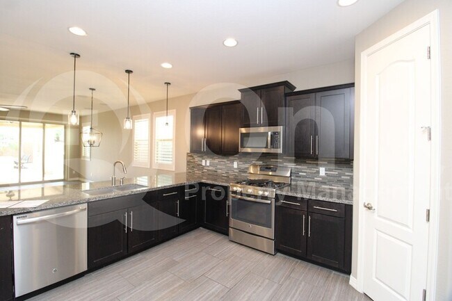 21950 N 100th Ave Peoria, AZ 85383 photo 3