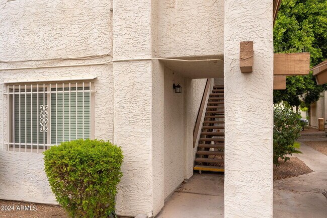 8841 North 8th St Phoenix, AZ 85020