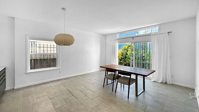 1717 Chase St Oakland, CA 94607 photo 5
