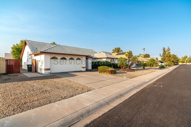 4316 E Blanche Dr Phoenix, AZ 85032 photo 2