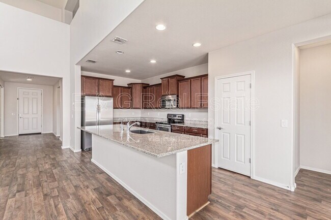 1130 W Danish Red Trail San Tan Valley, AZ 85143 photo 2