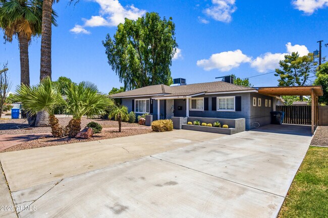 1031 E Vermont Ave Phoenix, AZ 85014 photo 2