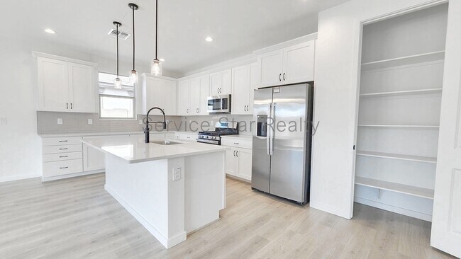 5029 W Roundhouse Rd Phoenix, AZ 85339 photo 3