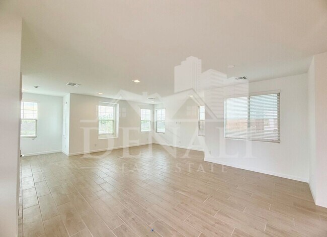 26021 N 23rd Ave Phoenix, AZ 85085 photo 3
