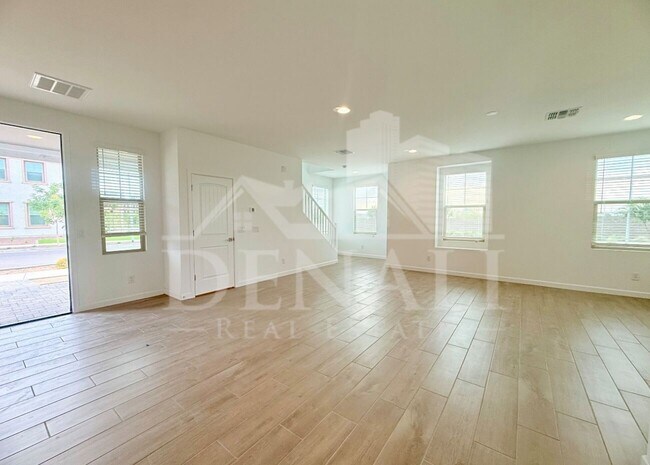 26021 N 23rd Ave Phoenix, AZ 85085 photo 4