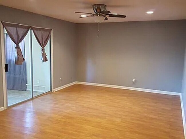 921 W Naranja Ave Mesa, AZ 85210 photo 4