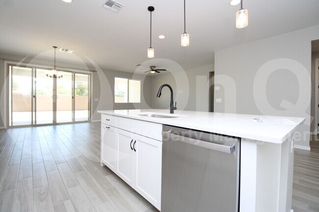 40307 W Michaels Dr Maricopa, AZ 85138 photo 3