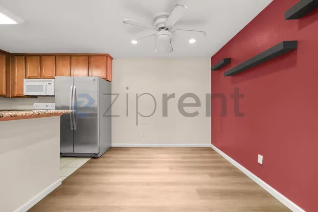 Unit 226 photo 4