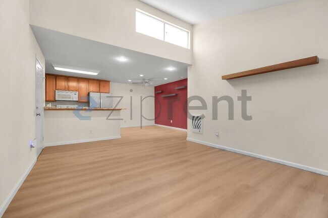 Unit 226 photo 3