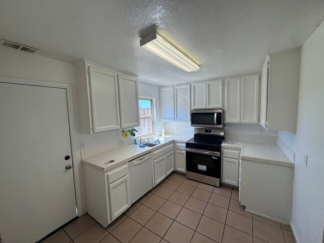1604 Presioca St Spring Valley, CA 91977 photo 4