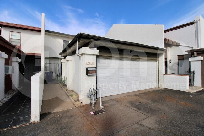 3127 S Fairfield Dr Tempe, AZ 85282 photo 2