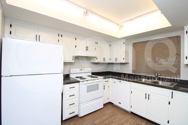 3127 S Fairfield Dr Tempe, AZ 85282 photo 3